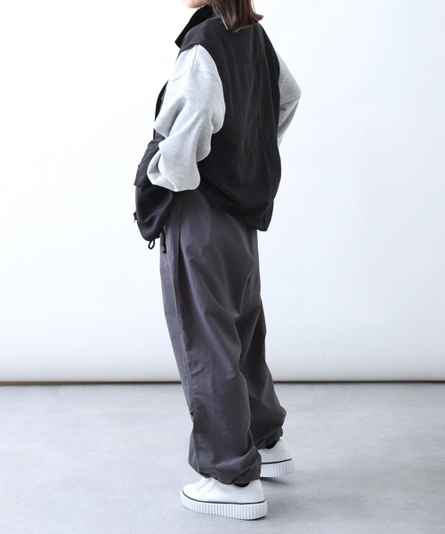 ZIP FIVE（ジップファイブ）の「【ZIP FIVE】【ユニセックス】ナイロンテック バルーンワイドパンツ（その他パンツ・メンズ・ブラック/イエロー/オリーブ/チャコール/パープル/ベージュ/オフホワイト/オレンジ/ダークグリーン・SMALL/LARGE/MEDIUM）」の17枚目の写真