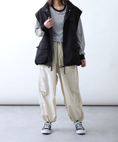 ZIP FIVE（ジップファイブ）の「【ZIP FIVE】【ユニセックス】ナイロンテック バルーンワイドパンツ（その他パンツ・メンズ・ブラック/イエロー/オリーブ/チャコール/パープル/ベージュ/オフホワイト/オレンジ/ダークグリーン・SMALL/LARGE/MEDIUM）」の11枚目の写真