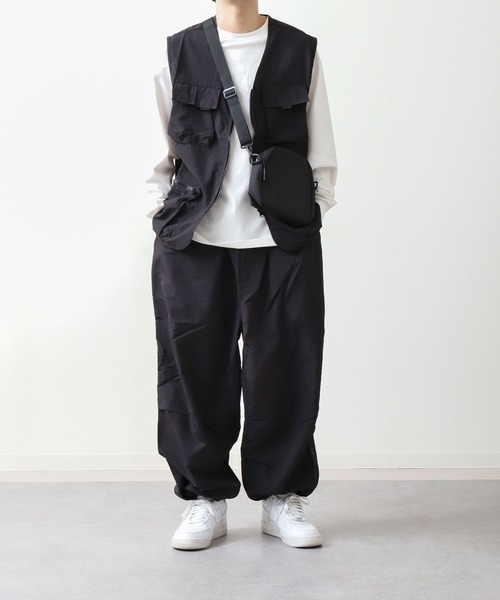 ZIP FIVE（ジップファイブ）の「【ZIP FIVE】【ユニセックス】ナイロンテック バルーンワイドパンツ（その他パンツ・メンズ・ブラック/イエロー/オリーブ/チャコール/パープル/ベージュ/オフホワイト/オレンジ/ダークグリーン・SMALL/LARGE/MEDIUM）」の13枚目の写真