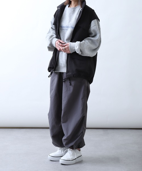 ZIP FIVE（ジップファイブ）の「【ZIP FIVE】【ユニセックス】ナイロンテック バルーンワイドパンツ（その他パンツ・メンズ・ブラック/イエロー/オリーブ/チャコール/パープル/ベージュ/オフホワイト/オレンジ/ダークグリーン・SMALL/LARGE/MEDIUM）」の16枚目の写真