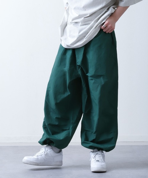 ZIP FIVE（ジップファイブ）の「【ZIP FIVE】【ユニセックス】ナイロンテック バルーンワイドパンツ（その他パンツ・メンズ・ブラック/イエロー/オリーブ/チャコール/パープル/ベージュ/オフホワイト/オレンジ/ダークグリーン・SMALL/LARGE/MEDIUM）」の10枚目の写真