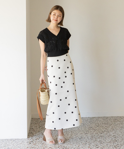 U by SPICK&SPAN（ユーバイスピックアンドスパン）の「柄アミニットベスト（ニット/セーター・レディース・ブラック/ベージュ/ブルー・FREE）」の4枚目の写真