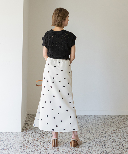 U by SPICK&SPAN（ユーバイスピックアンドスパン）の「柄アミニットベスト（ニット/セーター・レディース・ブラック/ベージュ/ブルー・FREE）」の7枚目の写真