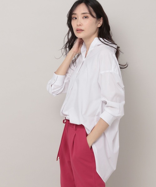 Elura(エルーラ)の「アイロンいらずシャツチュニック(シャツ/ブラウス・レディース・ホワイト/ネイビー/ダークネイビー・LARGE/SMALL/MEDIUM)」の1枚目の写真