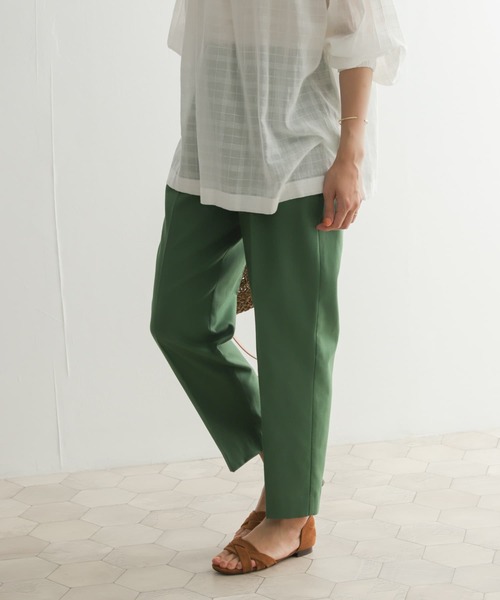 URBAN RESEARCH DOORS（アーバンリサーチドアーズ）の「『UR TECH Smart Linen Touch』 後ろゴムテーパードパンツ（その他パンツ・レディース・ブラック/グリーン・MEDIUM）」の3枚目の写真