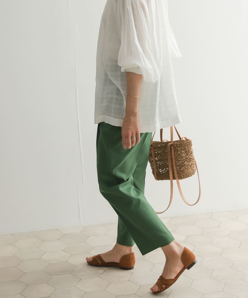 URBAN RESEARCH DOORS（アーバンリサーチドアーズ）の「『UR TECH Smart Linen Touch』 後ろゴムテーパードパンツ（その他パンツ・レディース・ブラック/グリーン・MEDIUM）」の11枚目の写真