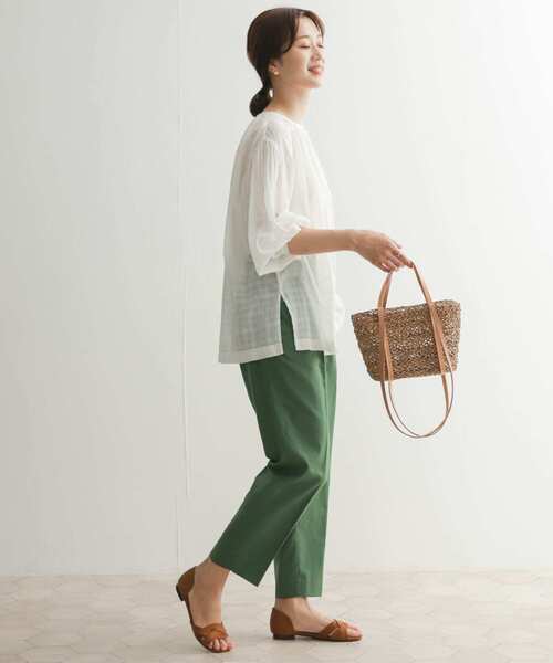 URBAN RESEARCH DOORS（アーバンリサーチドアーズ）の「『UR TECH Smart Linen Touch』 後ろゴムテーパードパンツ（その他パンツ・レディース・ブラック/グリーン・MEDIUM）」の21枚目の写真