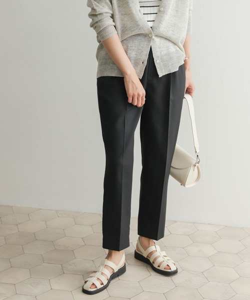 URBAN RESEARCH DOORS（アーバンリサーチドアーズ）の「『UR TECH Smart Linen Touch』 後ろゴムテーパードパンツ（その他パンツ・レディース・ブラック/グリーン・MEDIUM）」の4枚目の写真