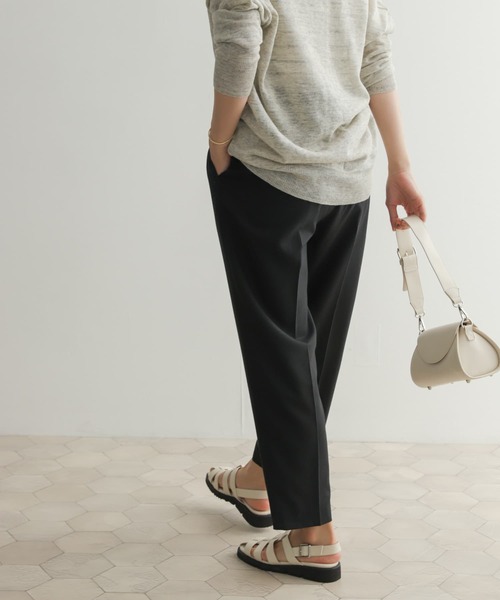 URBAN RESEARCH DOORS（アーバンリサーチドアーズ）の「『UR TECH Smart Linen Touch』 後ろゴムテーパードパンツ（その他パンツ・レディース・ブラック/グリーン・MEDIUM）」の17枚目の写真