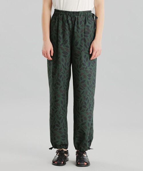 MACKINTOSH PHILOSOPHY（ﾏｯｷﾝﾄｯｼｭ ﾌｨﾛｿﾌｨｰ）の「GREY LABEL バティックドロストパンツ（その他パンツ・レディース・グリーン/ブラウン・2）」の5枚目の写真