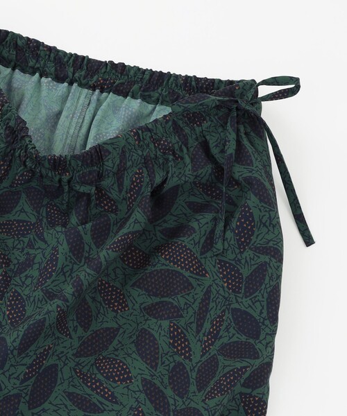 MACKINTOSH PHILOSOPHY（ﾏｯｷﾝﾄｯｼｭ ﾌｨﾛｿﾌｨｰ）の「GREY LABEL バティックドロストパンツ（その他パンツ・レディース・グリーン/ブラウン・2）」の10枚目の写真