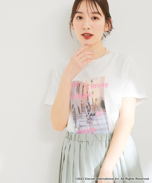 VIS（ビス）の「『エミリー、パリへ行く』コラボレーションフォトTシャツ【洗える】（Tシャツ/カットソー・レディース・ホワイト系その他2/ブラウン系その他2/ホワイト系その他・FREE）」の2枚目の写真