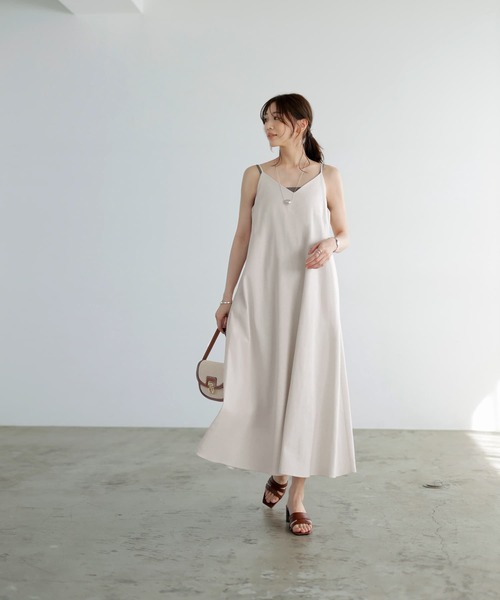 STYLE DELI（スタイルデリ）の「背面リボン麻混キャミワンピース（ワンピース・レディース・オートミール/チョコ・01/02）」の3枚目の写真