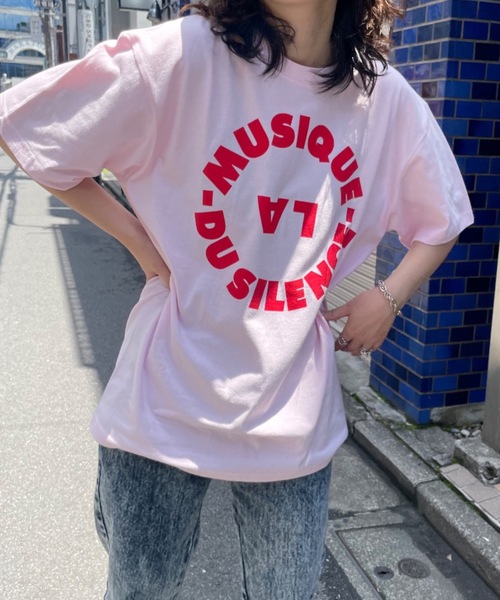 mi via loca(ミヴィアロカ)の「UNITED ATHLE MUSIQUE Tシャツ 【MV-011】(Tシャツ/カットソー・レディース・ライトピンク/オフホワイト/スミクロ・MEDIUM/LARGE)」の3枚目の写真