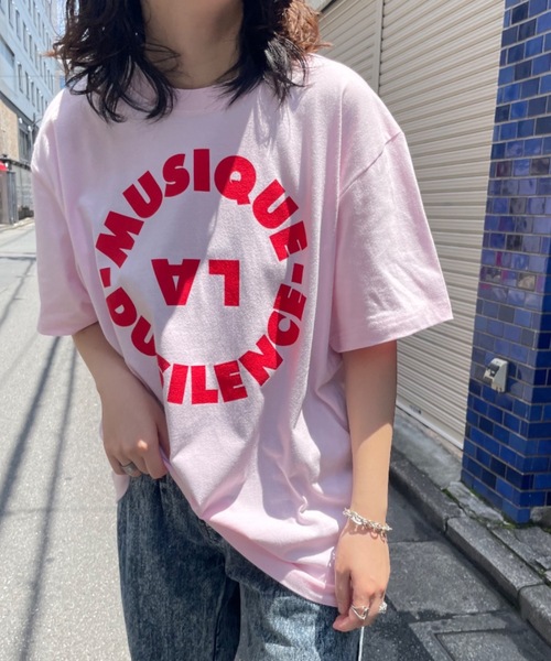 mi via loca(ミヴィアロカ)の「UNITED ATHLE MUSIQUE Tシャツ 【MV-011】(Tシャツ/カットソー・レディース・ライトピンク/オフホワイト/スミクロ・MEDIUM/LARGE)」の19枚目の写真