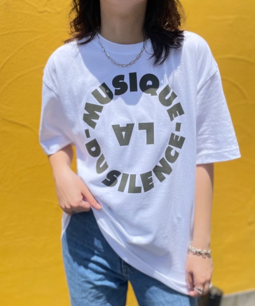 mi via loca(ミヴィアロカ)の「UNITED ATHLE MUSIQUE Tシャツ 【MV-011】(Tシャツ/カットソー・レディース・ライトピンク/オフホワイト/スミクロ・MEDIUM/LARGE)」の4枚目の写真