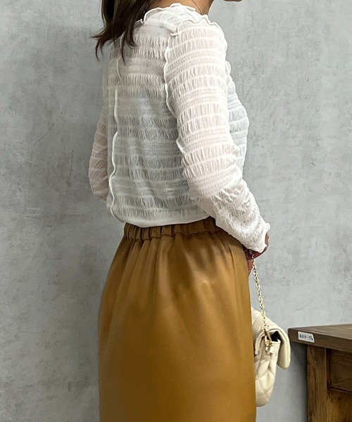 un dix cors(アンディコール)の「前後2WAYシャーリングシアープルオーバー(Tシャツ/カットソー・レディース・オフホワイト/ブラック・FREE)」の13枚目の写真