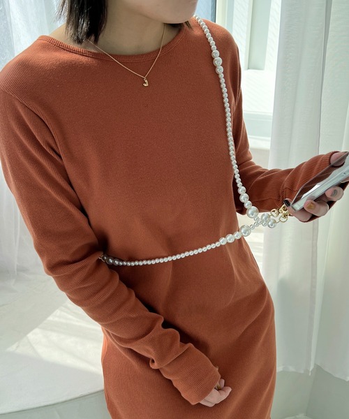 DISCOAT（ディスコート）の「スマホチェーンショルダーストラップ（スマホグッズ・レディース・ホワイト/ゴールド/シルバー/グレー/ホワイト系その他3/ホワイト系その他/ブラック系その他/ブラック/アイボリー/ホワイト系その他2・FREE）」の2枚目の写真