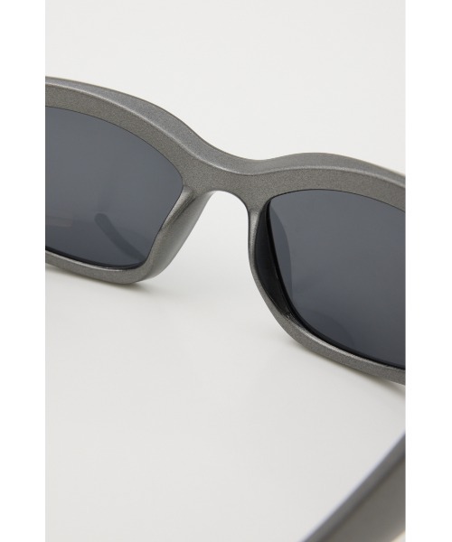 SLY（スライ）の「ELLA FULL RIM EYEWEAR エラ フル リム アイウェア サングラス 紫外線遮蔽率99%以上（サングラス・レディース・ブラック/グレー・FREE）」の15枚目の写真