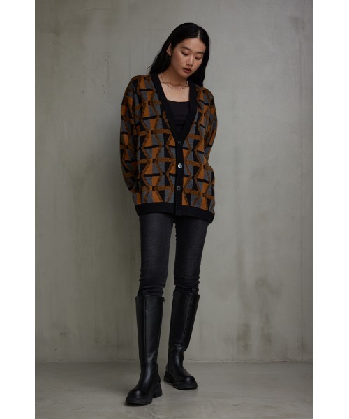 AZUL by moussy(アズールバイマウジー)の「レトロ総柄ジャガードカーディガン(カーディガン/ボレロ・メンズ・イエロー系その他/ブラック系その他/レッド系その他・MEDIUM/LARGE)」の4枚目の写真