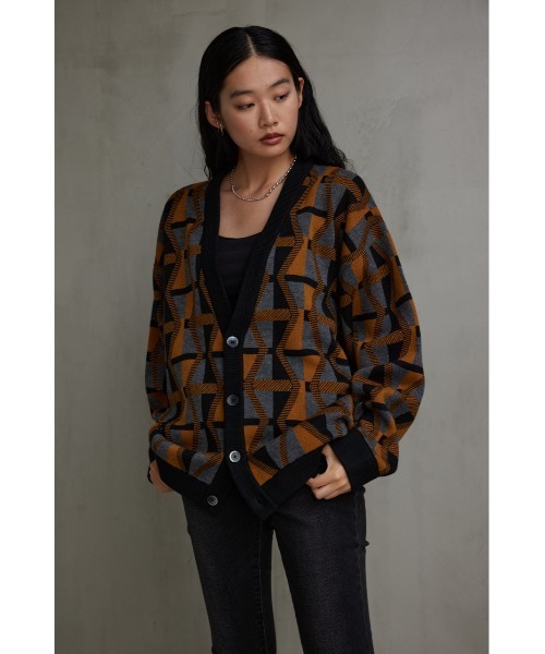 AZUL by moussy(アズールバイマウジー)の「レトロ総柄ジャガードカーディガン(カーディガン/ボレロ・メンズ・イエロー系その他/ブラック系その他/レッド系その他・MEDIUM/LARGE)」の5枚目の写真