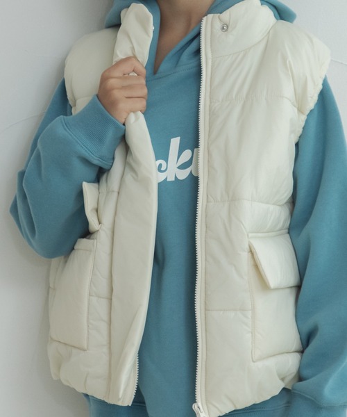 pairmanon（ペアマノン）の「ポケット付き 中綿ダウンベスト（ダウンベスト・キッズ・オリーブ/アイボリー/ブラック・120/130/150/110/100/140/90）」の2枚目の写真