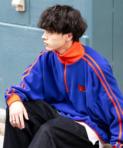 Rocky Monroe（ロッキーモンロー）の「オーバーサイズフリースハーフジッププルオーバー サイドライン ワンポイント刺繍スウェット トラックジャケット（スウェット・メンズ・グレー/ブルー/ロイヤルブルー/ベージュ/グレイッシュベージュ/ホワイト/ダークパープル/ライトブラック/ダークオレンジ/ダークグリーン/ブラック/ネイビー/オレンジ/オフホワイト/ダークネイビー/ライトグレー/グリーン/パープル/ブラック×ホワイト/ネイビー×ホワイト/ホワイト×ブラック・XL/M/L）」の14枚目の写真