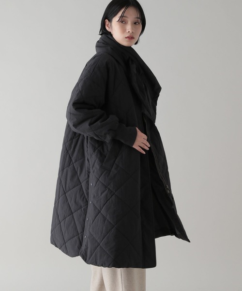 studio CLIP（スタディオクリップ）の「《natural by clip》マフラー付きキルトコート（モッズコート・レディース・チャコール/ベージュ・FREE）」の2枚目の写真