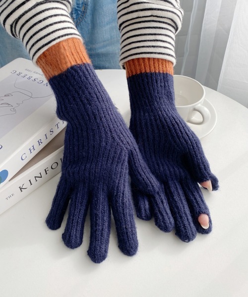wears(ウェアーズ)の「【スマホ対応】バイカラー手袋(手袋・レディース・アイボリー/レッド/ブルー/ネイビー/グレー・FREE)」の14枚目の写真