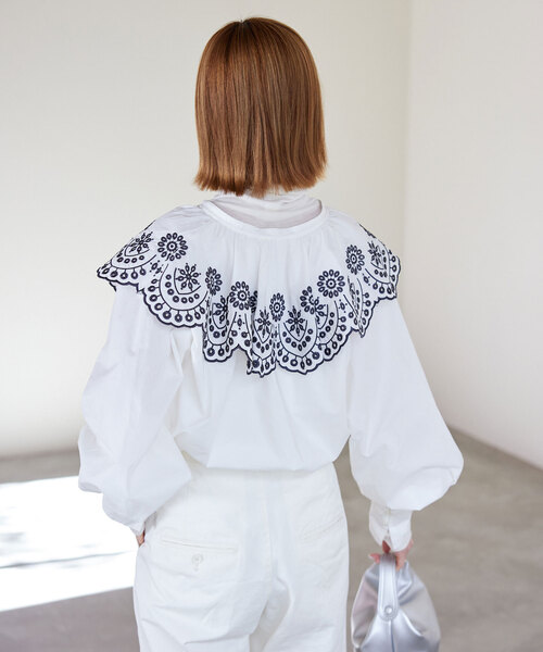 SLOBE IENA(スローブイエナ)の「エンブロイダリーラッフルブラウス(シャツ/ブラウス・レディース・ホワイト/サックスブルー・FREE)」の15枚目の写真