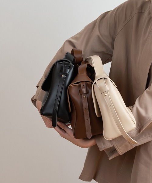 Amiur（エミレ）の「rectangle basic shoulder bag / レクタングルベーシックショルダーバッグ（ショルダーバッグ・レディース・アイボリー/ブラック/ブラウン・FREE）」の9枚目の写真