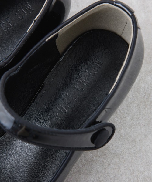 PUAL CE CIN（ピュアルセシン）の「エナメルストラップシューズ（パンプス・レディース・ブラック・M/L）」の4枚目の写真