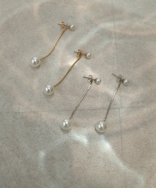 MIELI INVARIANT（ミエリインヴァリアント）の「Pearl Swing Pierce（ピアス（両耳用）・レディース・シルバー/ゴールド・FREE）」の3枚目の写真