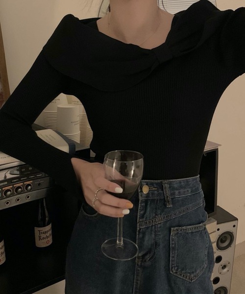 Nia（ニア）の「Nia(ニア)/デコルテリボン　リブニットトップス（ニット/セーター・レディース・レッド/アイボリー/ブラック・FREE）」の12枚目の写真