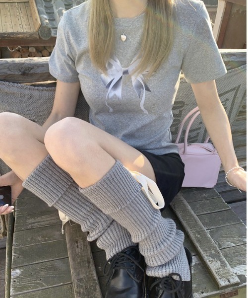 almo(アルモ)の「【LAMPOON】リボンプリントTシャツ(Tシャツ/カットソー・レディース・グレー/ホワイト/ブラック・FREE)」の4枚目の写真