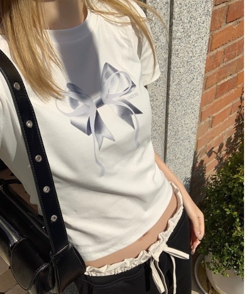 almo(アルモ)の「【LAMPOON】リボンプリントTシャツ(Tシャツ/カットソー・レディース・グレー/ホワイト/ブラック・FREE)」の6枚目の写真