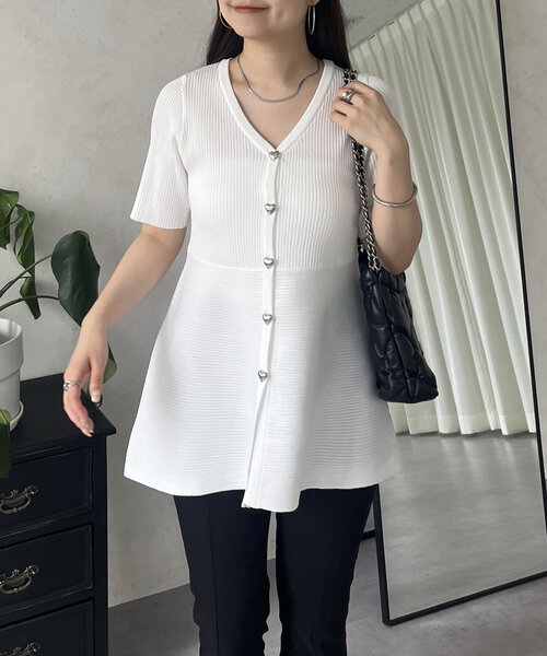 prose verse（プロズヴェール）の「ハートボタン半袖Vネックペプラムカーディガン（カーディガン/ボレロ・レディース・オフホワイト/ブラック・LARGE/MEDIUM）」の5枚目の写真