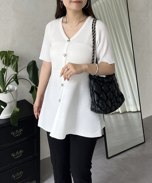 prose verse（プロズヴェール）の「ハートボタン半袖Vネックペプラムカーディガン（カーディガン/ボレロ・レディース・オフホワイト/ブラック・LARGE/MEDIUM）」の7枚目の写真