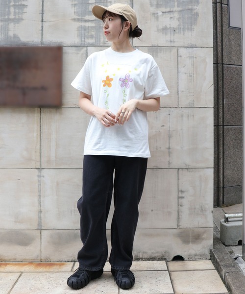 UNIT CHEST（ユニットチェスト）の「【UNIT CHEST】unique unisex T-shirt　OIF designer eggs コラボT フラワープリント by kawasaki honoka（Tシャツ/カットソー・メンズ・ホワイト・L/M/S）」の11枚目の写真