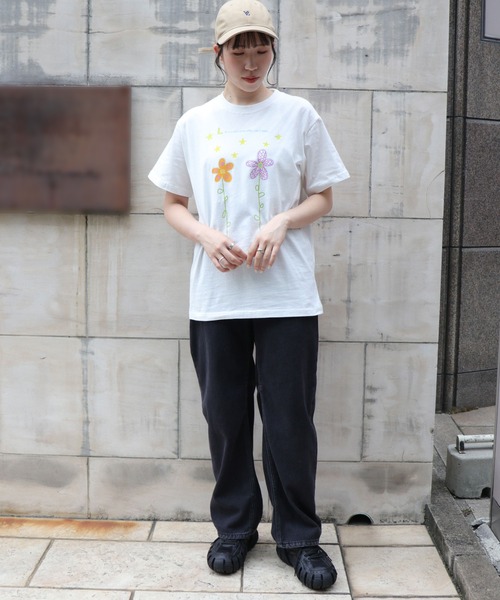 UNIT CHEST（ユニットチェスト）の「【UNIT CHEST】unique unisex T-shirt　OIF designer eggs コラボT フラワープリント by kawasaki honoka（Tシャツ/カットソー・メンズ・ホワイト・L/M/S）」の12枚目の写真