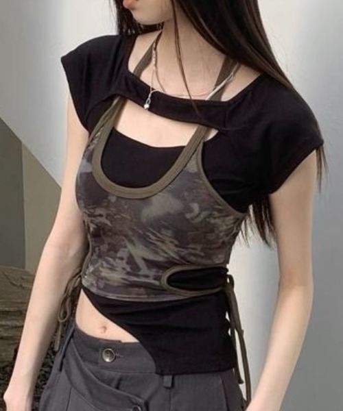 LADY LIKE（レディライク）の「カモフラ柄トップス付きデザインTシャツ2点セット（Tシャツ/カットソー・レディース・ブラック・M）」の2枚目の写真