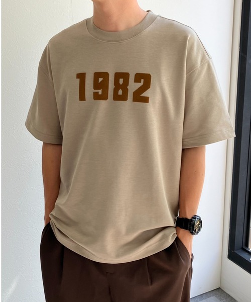 CREARE -LINO-（クレアーレリノ）の「フロッキー加工 ナンバーロゴプリントTシャツ/カットソー/半袖TOPS（Tシャツ/カットソー・メンズ・チャコールグレー/ベージュ/ホワイト/ブラック・MEDIUM/LARGE）」の11枚目の写真