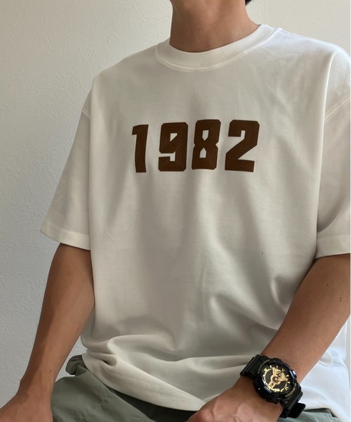 CREARE -LINO-（クレアーレリノ）の「フロッキー加工 ナンバーロゴプリントTシャツ/カットソー/半袖TOPS（Tシャツ/カットソー・メンズ・チャコールグレー/ベージュ/ホワイト/ブラック・MEDIUM/LARGE）」の7枚目の写真