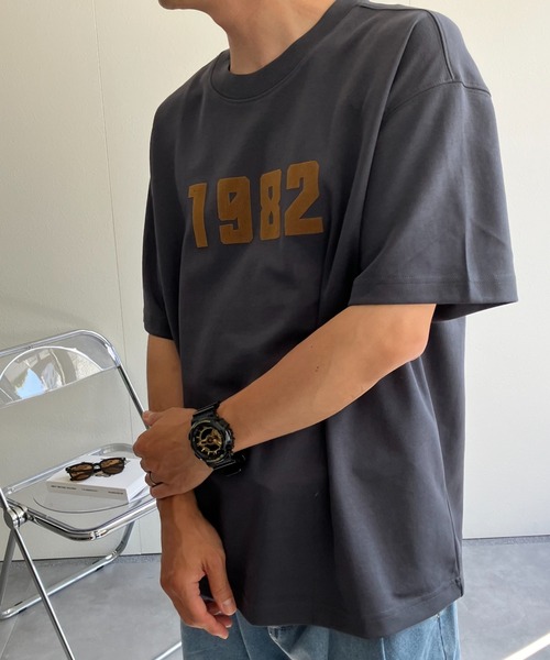 CREARE -LINO-（クレアーレリノ）の「フロッキー加工 ナンバーロゴプリントTシャツ/カットソー/半袖TOPS（Tシャツ/カットソー・メンズ・チャコールグレー/ベージュ/ホワイト/ブラック・MEDIUM/LARGE）」の17枚目の写真