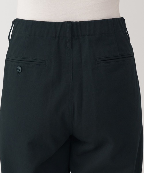 無印良品（ムジルシリョウヒン）の「婦人　ムラ糸　チノタックワイドパンツ　股下長め（チノパンツ・レディース・ダークグレー/ダークベージュ/ブラック/アイボリー・XL/L/M/S）」の17枚目の写真