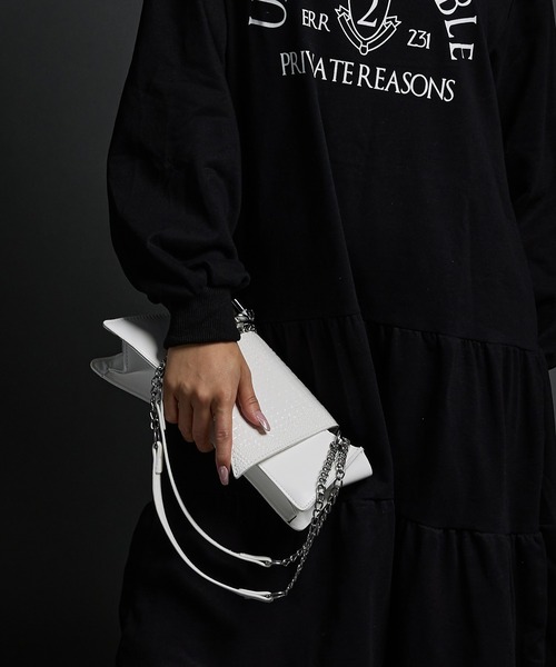 CELENA（セレナ）の「クロコ型押し アシンメトリーフラップ チェーンショルダーバッグ（ハンドバッグ・レディース・ホワイト/ブラック/ベージュ/ブラウン・F）」の11枚目の写真