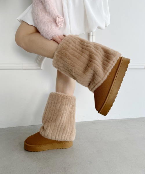 Loueme（ルエム）の「ファーレッグカバーロングムートンブーツ（ブーツ・レディース・ベージュ/キャメル/ブラック・23.5cm/24.5cm）」の3枚目の写真