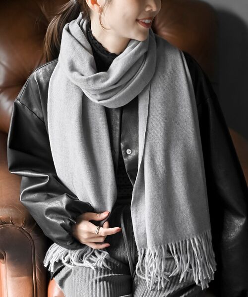 rps(アールピーエス)の「無地大判ストール(ストール/ショール・レディース・杢グレー/ブルー/イエロー系その他/アイボリー/グレー系その他/オレンジ/グリーン/ピンク/ライトグレー/ボルドー/ベージュ系その他/ブルーグリーン/ブラック/サックスブルー/ブラウン系その他/ベージュ系その他3/パープル・フリー)」の5枚目の写真