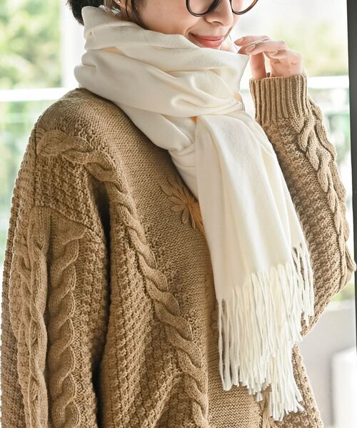 rps(アールピーエス)の「無地大判ストール(ストール/ショール・レディース・杢グレー/ブルー/イエロー系その他/アイボリー/グレー系その他/オレンジ/グリーン/ピンク/ライトグレー/ボルドー/ベージュ系その他/ブルーグリーン/ブラック/サックスブルー/ブラウン系その他/ベージュ系その他3/パープル・フリー)」の2枚目の写真