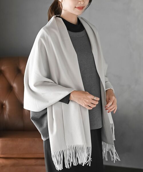 rps(アールピーエス)の「無地大判ストール(ストール/ショール・レディース・杢グレー/ブルー/イエロー系その他/アイボリー/グレー系その他/オレンジ/グリーン/ピンク/ライトグレー/ボルドー/ベージュ系その他/ブルーグリーン/ブラック/サックスブルー/ブラウン系その他/ベージュ系その他3/パープル・フリー)」の4枚目の写真